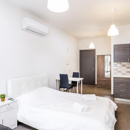 Spacious Studio Downtown Larnaca Exteriér fotografie