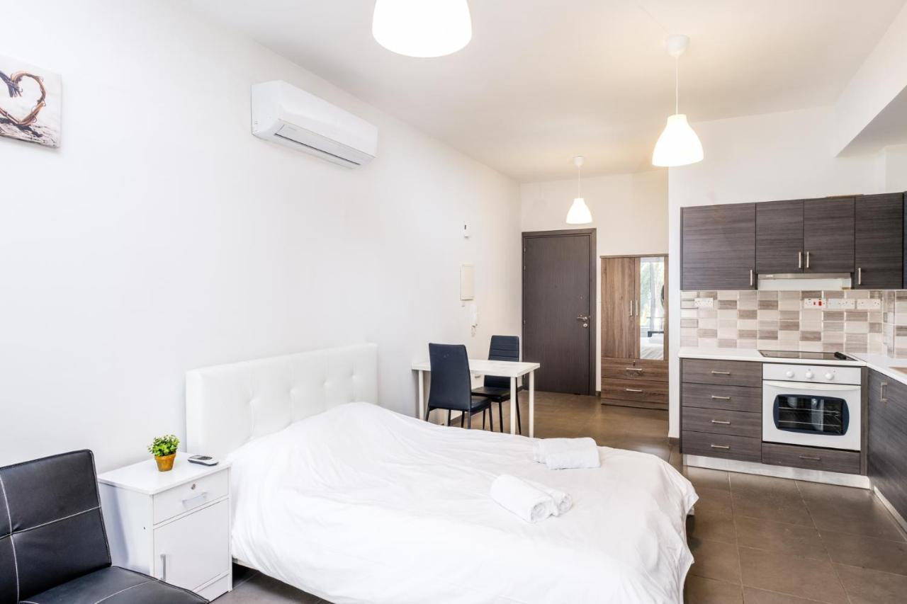 Spacious Studio Downtown Larnaca Exteriér fotografie